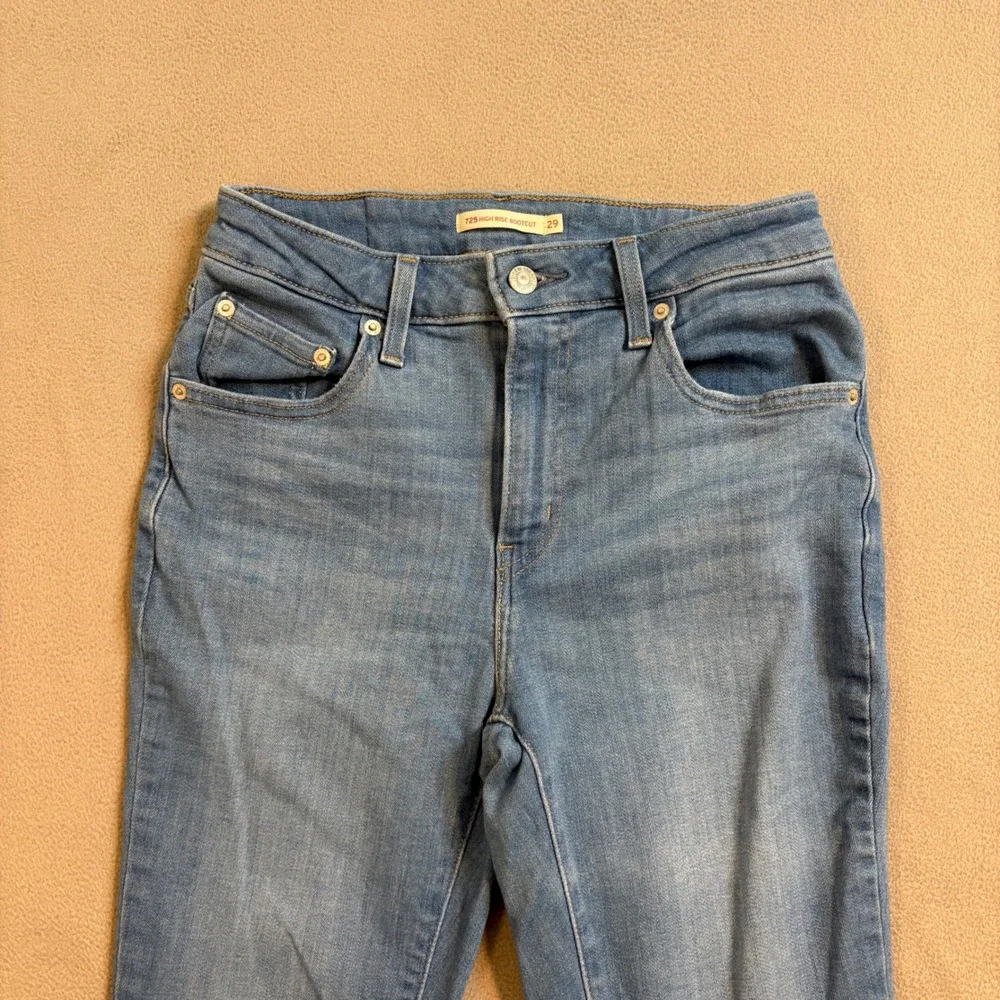 Levis 725 High Rise Bootcut Jeans Women Sz 29  Inseam 30 Medium Wash Blue Denim - Picture 4 of 12